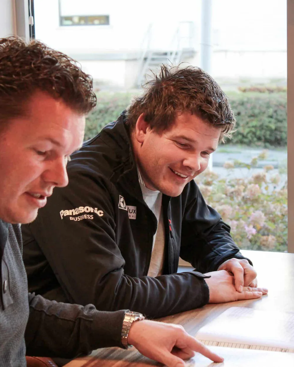 Elbro adviseert over professionele techniek